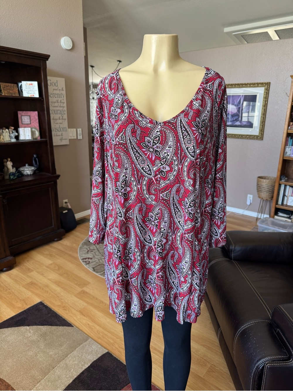 Roz & Ali red, tan & black paisley V-neck tunic-size 3X